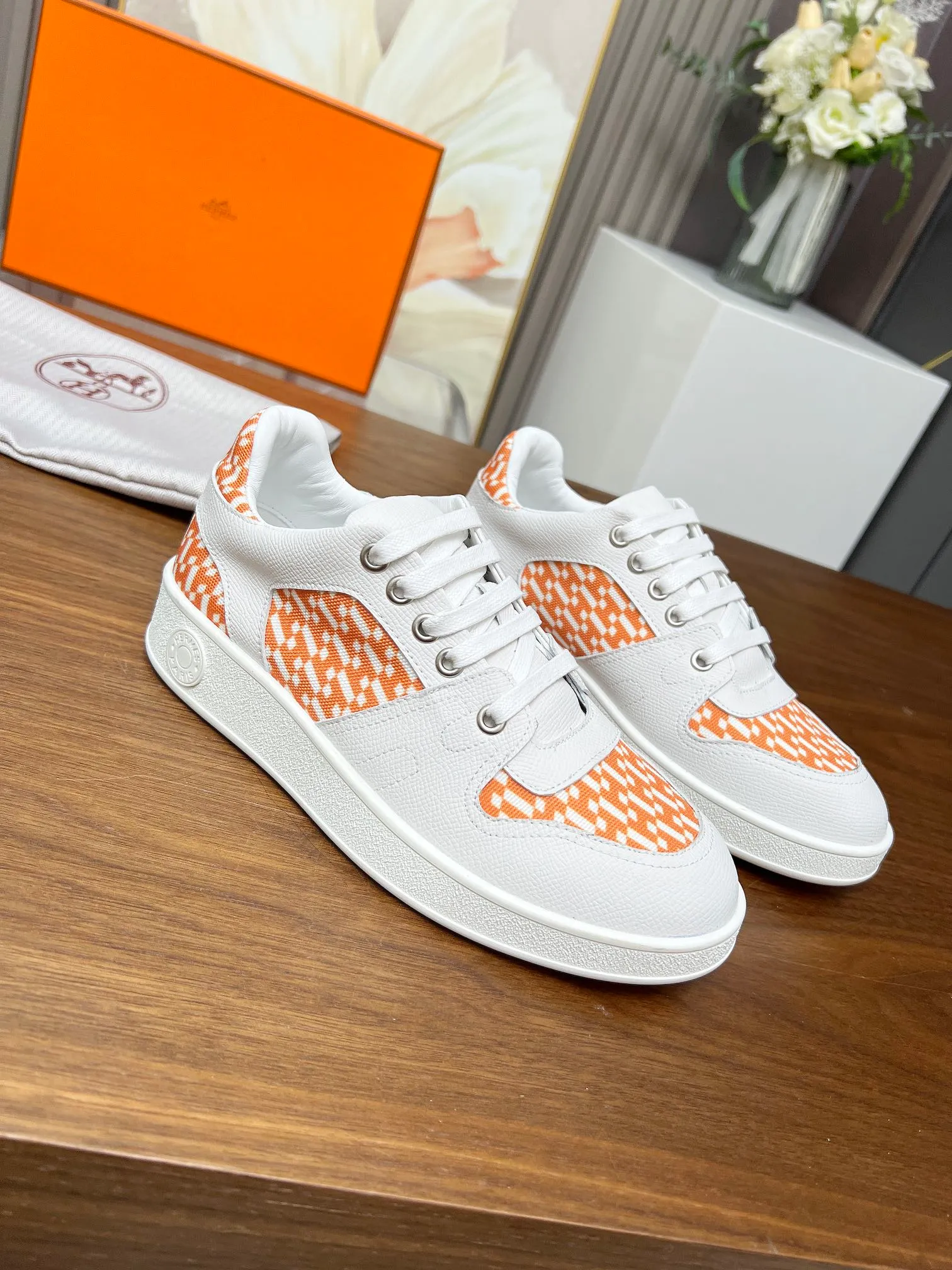 👟👟Ex-factory price 520👟👟 🔥🔥🔥French direct mail HERMES/Hermès flat fashion sports and casual shoes Korean style lace-up mesh lightweight! ! Breathable and comfortable, standard size 35/40 (41 can be customized and will not be returned)